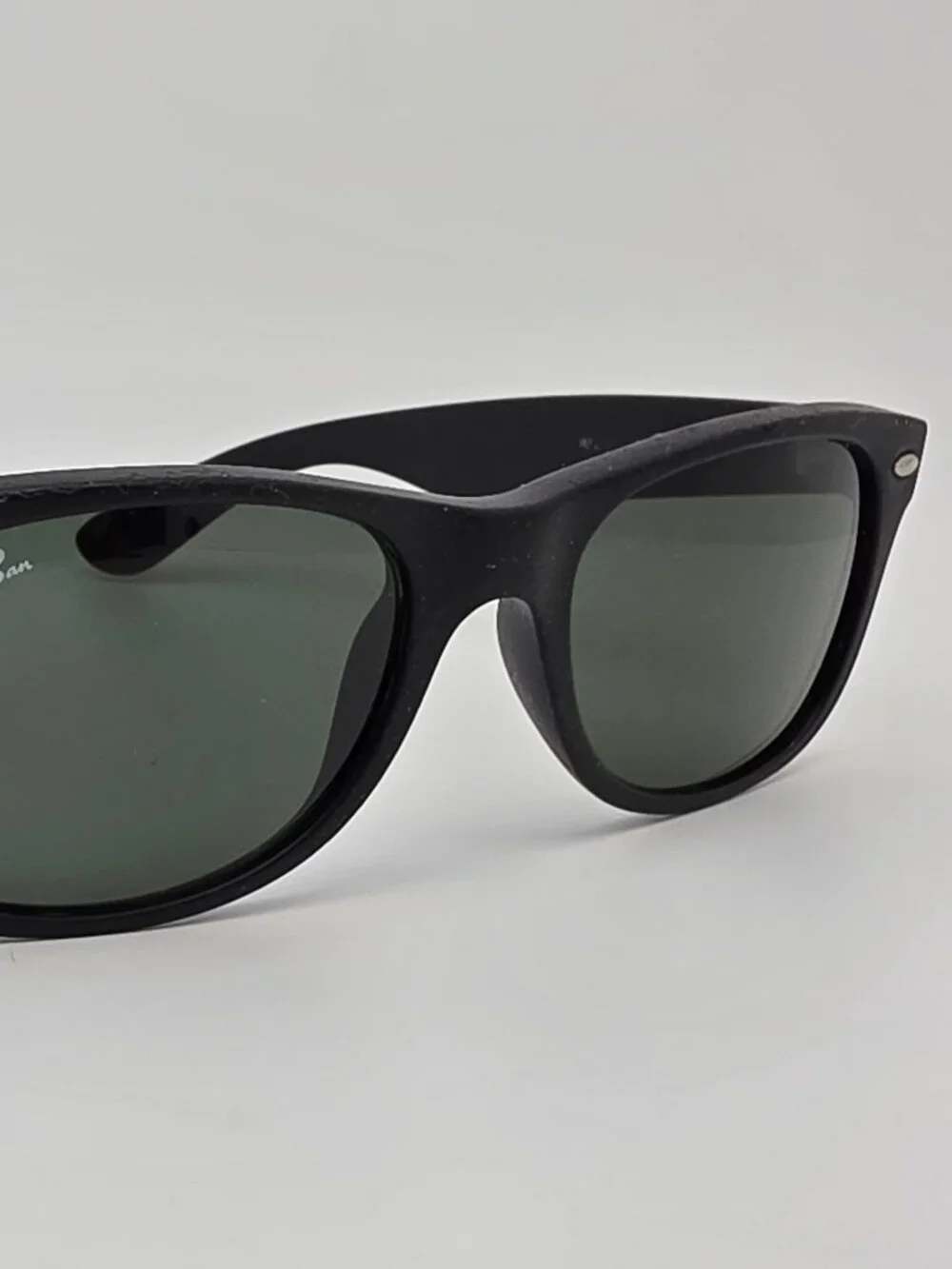 Ray-Ban RB2132 622 New Wayfarer Rubber Black Frame G-15 Green Lens Sunglasses